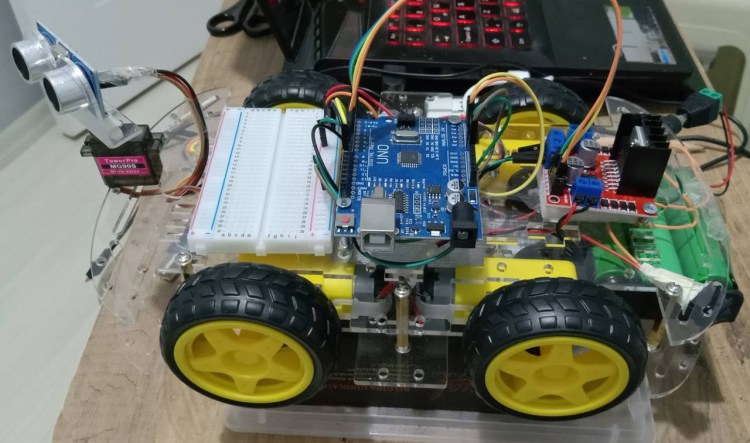 Arduino Engellerden Kaçan Robot